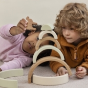 Comment le cerveau de l’enfant apprend à raisonner : du jeu au raisonnement logique.